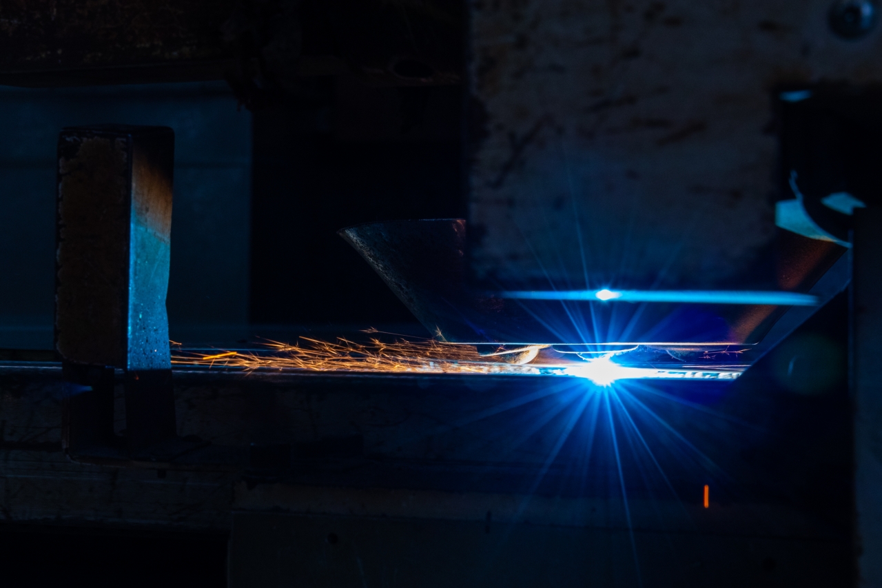 プラズマによる素材の切断